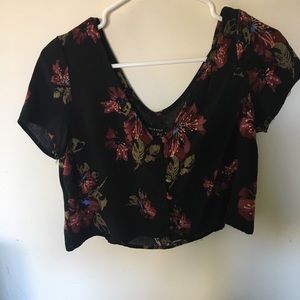 Super cute floral print crop top.